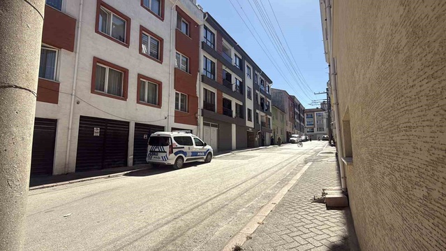 Eskişehir Odunpazarı'nda 3'üncü kattaki balkondan düşen 4 yaşındaki çocuğun durumu kritik