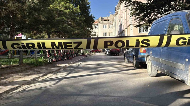 Eskişehir Tepebaşı'nda yan bakma kavgasında bıçakla yaralanan 3 kişi taburcu edildi