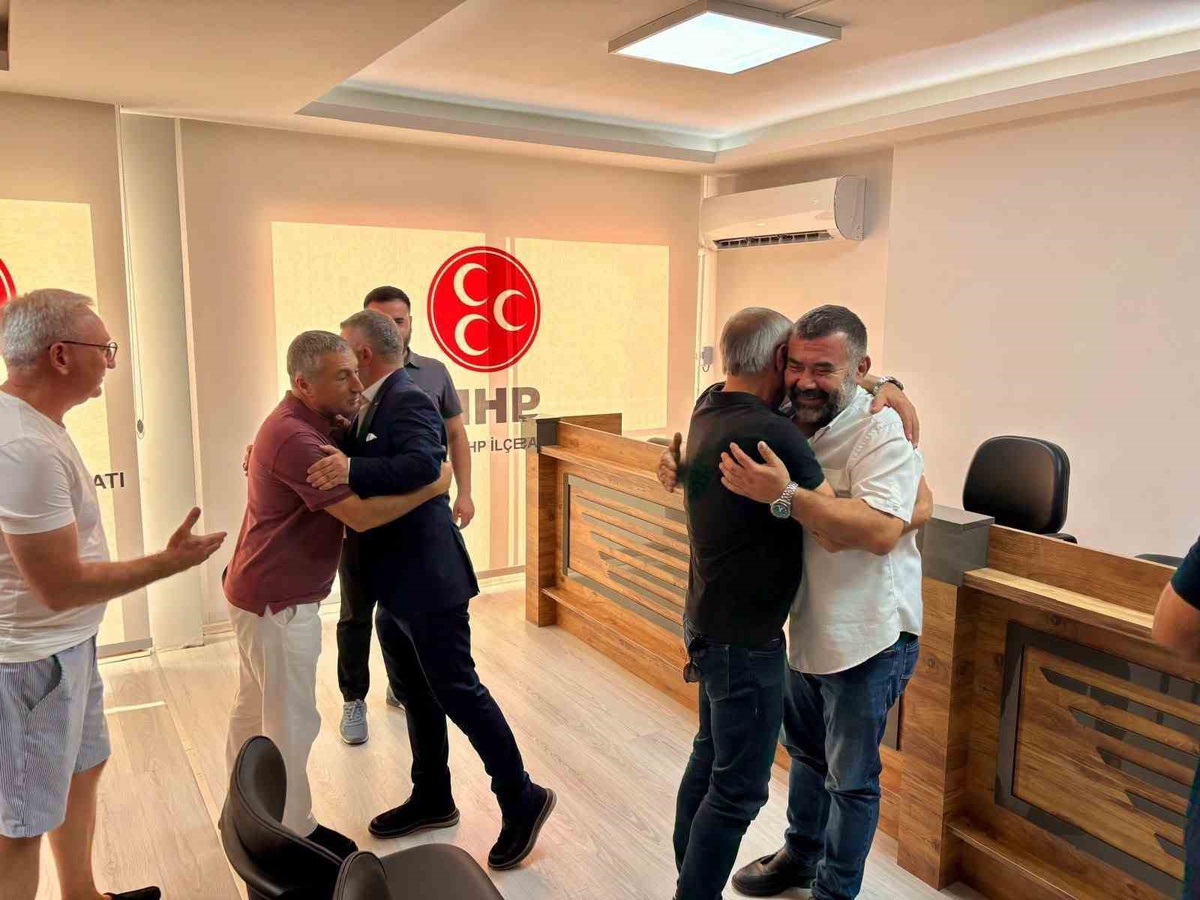Grand Bazaar esnaf derneği, MHP Kuşadası İlçe Başkanı Taşdemir\'i ziyaret etti