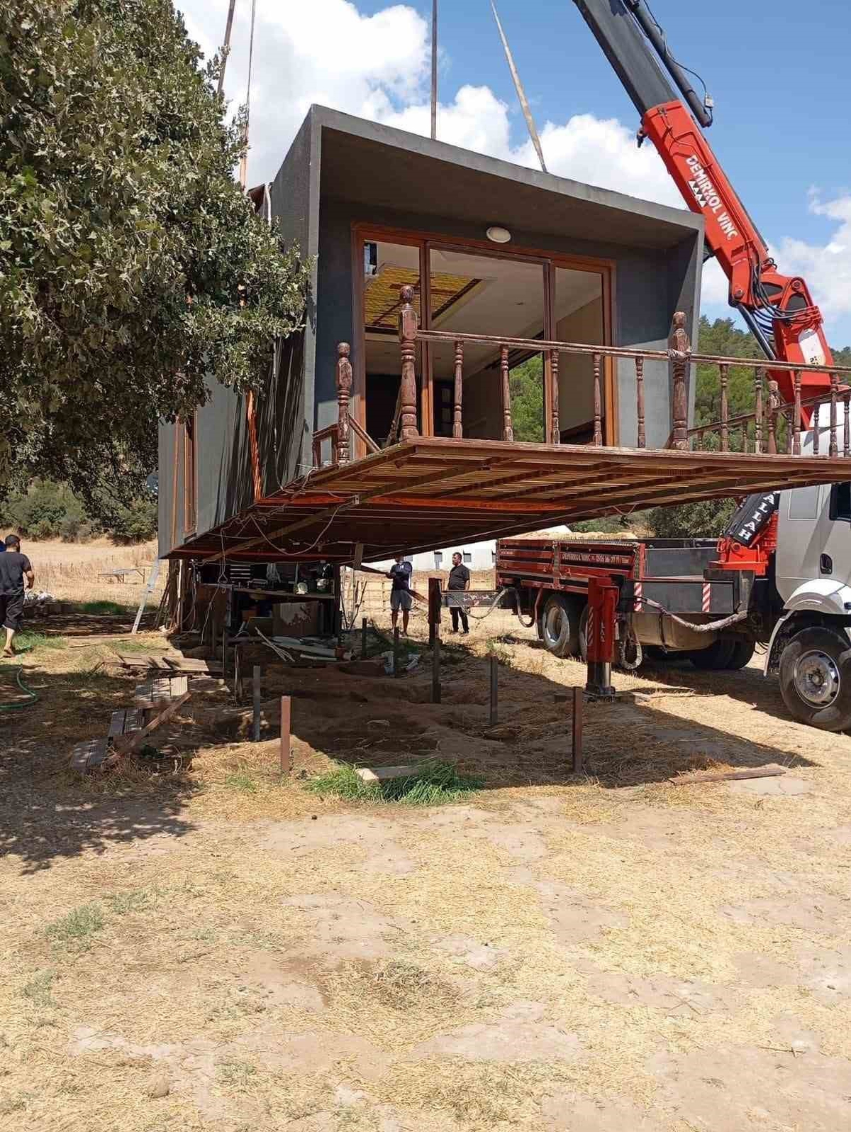 Çanakkale Ezine'de kaçak yapılara yönelik Ağustos ayında 7 yapının yıkımı yapıldı