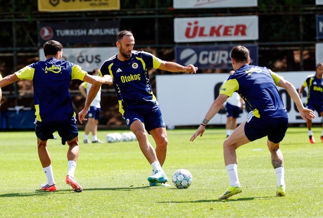 Fenerbahçe, Roma maçı hazırlıklarına İsmail Kartal yönetiminde devam ediyor