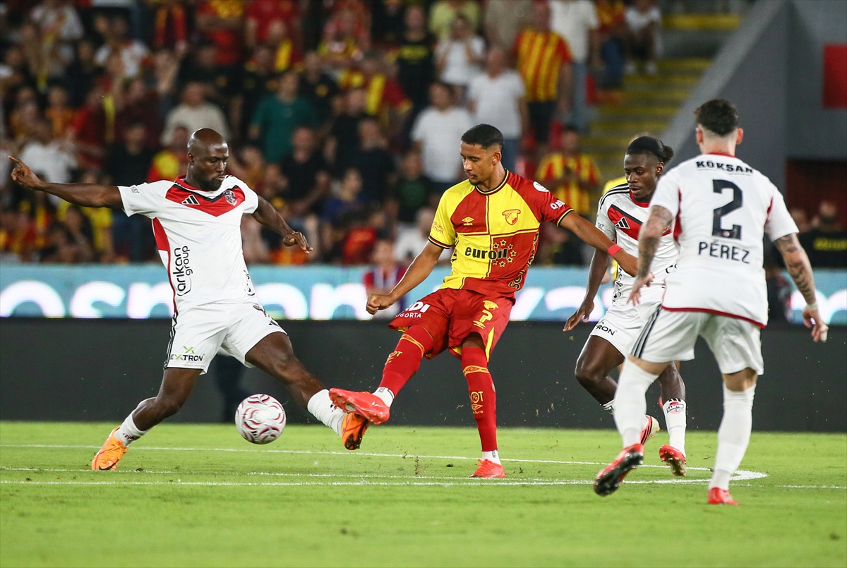 Süper Lig\'de Gaziantep FK, Göztepe\'yi ilk yarıda 4 golle dağıttı