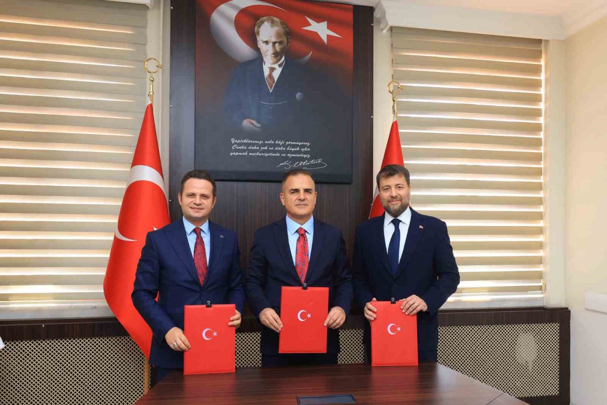 Fethiye\'de deprem riskli eski okul yerine 20 sınıflı Sevim Tezmen Anadolu Lisesi yapılacak
