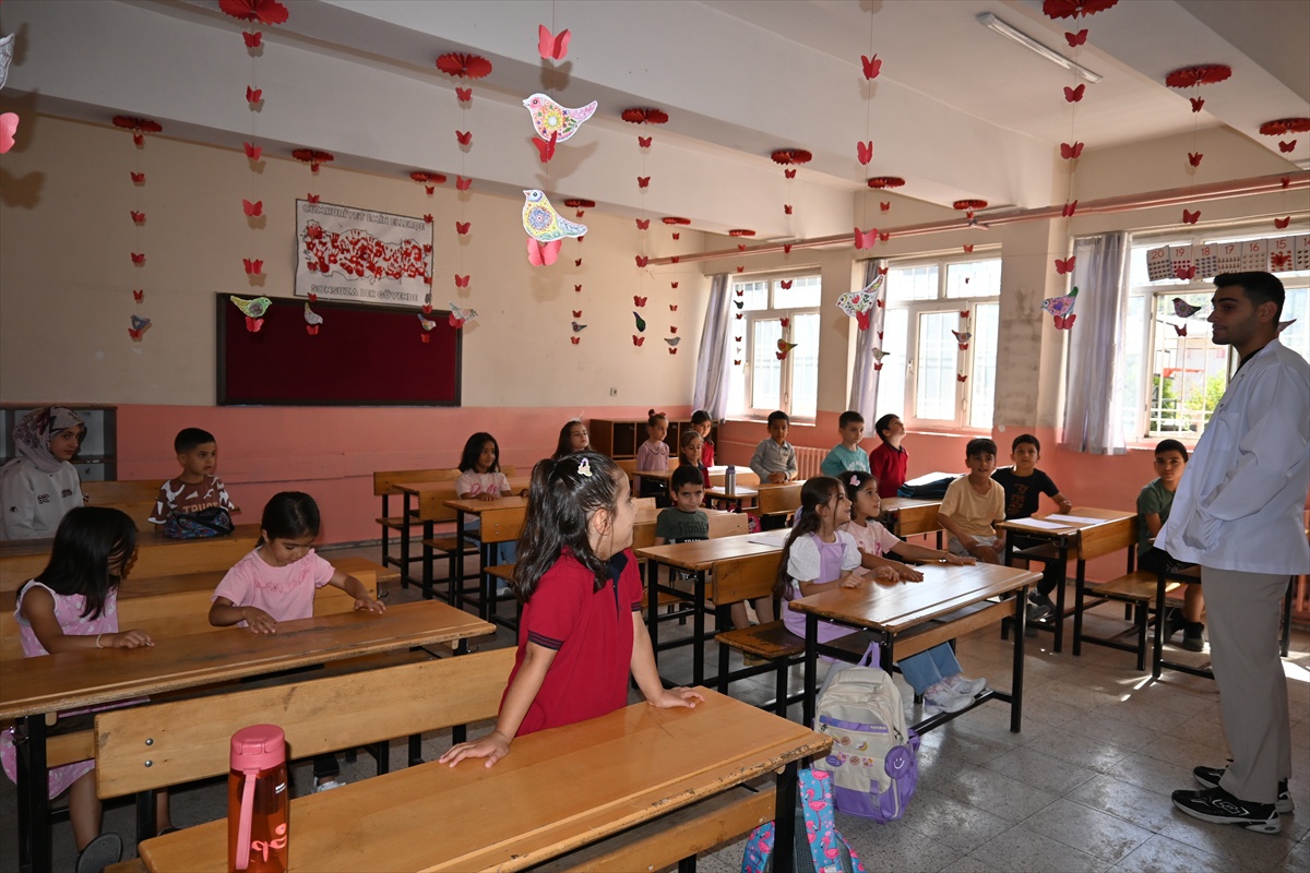 Bitlis Hizan\'da öğrenciler uyum haftası etkinlikleriyle okula hazırlanıyor