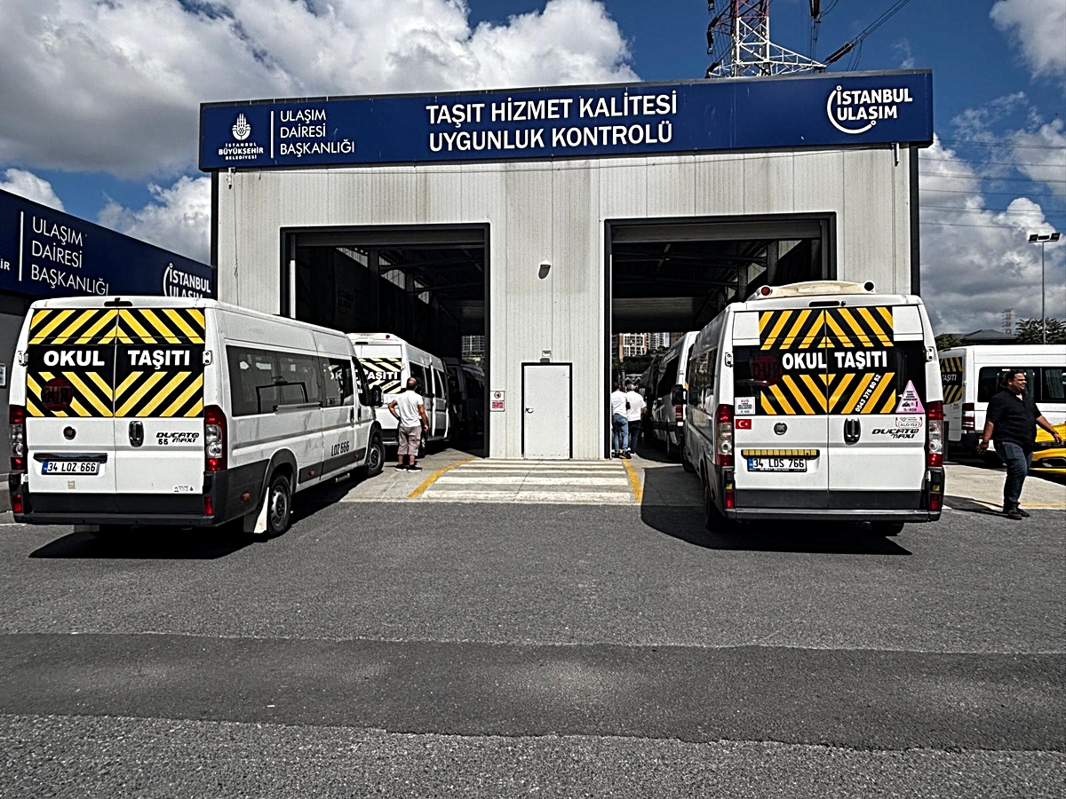 İBB okul servislerinde bin 221 aracı denetledi, 738 araçta bin 810 uygunsuzluk tespit edildi