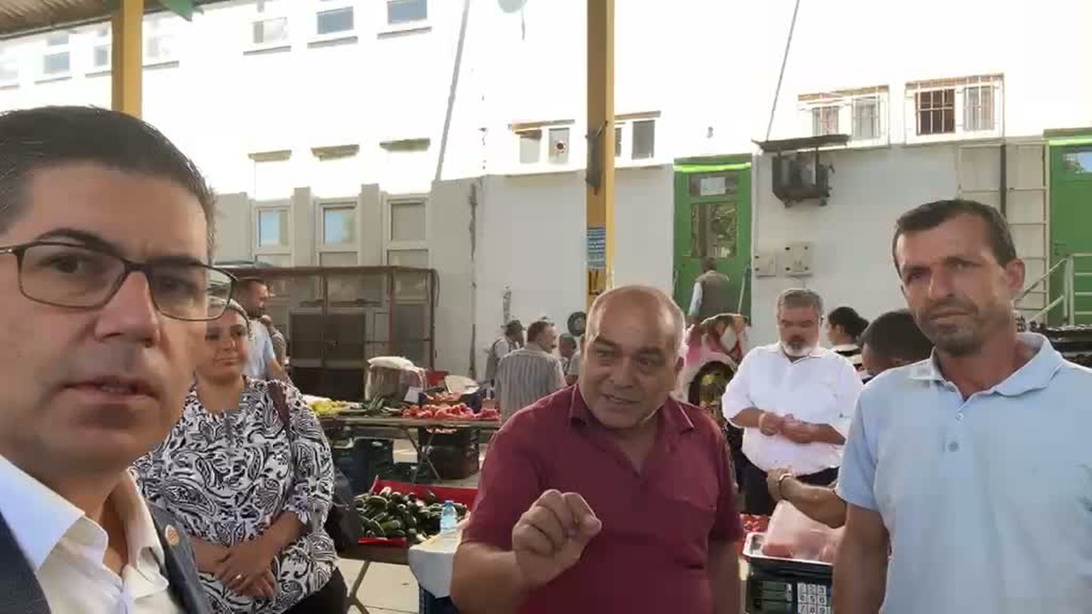 YENİ Partili Halıcı Atabey pazarında çiftçinin sorunlarını dinledi, pazarcı isyan etti
