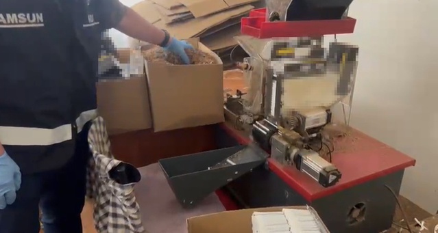Samsun'da bir apartman dairesinde 14 bin makaron ve 23 kilo tütün ele geçirildi