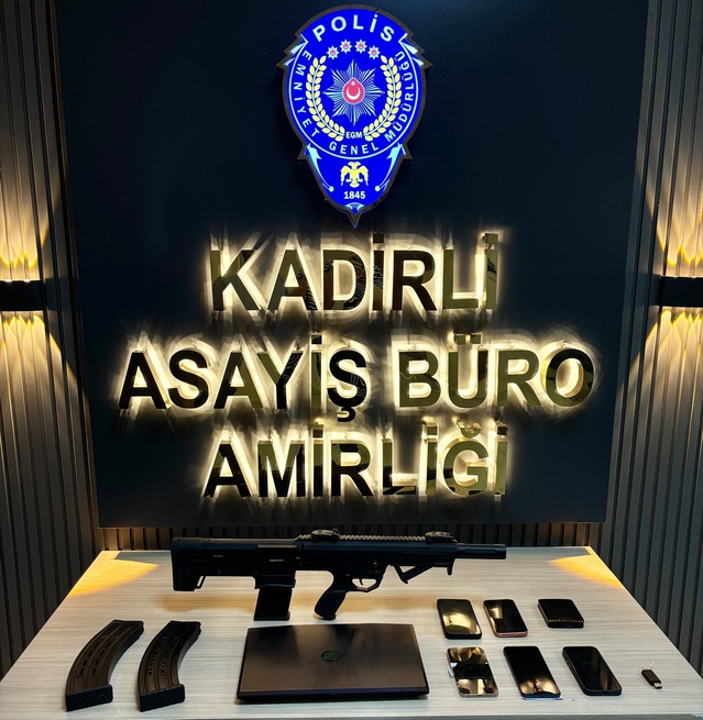 Osmaniye Kadirli'deki asayiş operasyonlarında yakalanan 18 zanlıdan 10'u tutuklandı