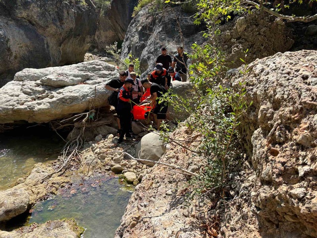 Kahramanmaraş Galgamaç Kanyonu'nda düşen vatandaş AFAD ve UMKE ile kurtarıldı