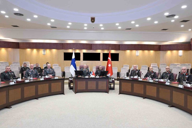 Kara Kuvvetleri Komutanı Tokel, Finlandiyalı mevkidaşı Valimaki'yi askeri törenle karşıladı