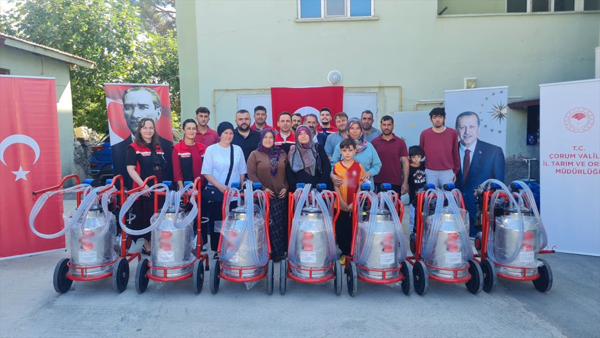 Çorum Kargı'da 7 yetiştiriciye süt sağım makinesi hibe edildi