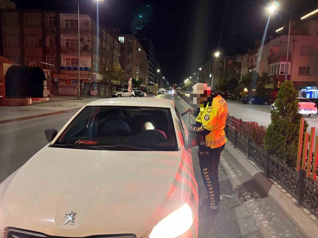 <a class='keyword-sd' href='/kayseri/' title='Kayseri'>Kayseri</a>'de yol ortasında uyuyakalan alkollü sürücüye 25 bin TL ceza kesildi