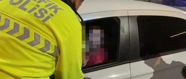Kayseri'de yol ortasında uyuyakalan alkollü sürücüye 25 bin TL ceza kesildi
