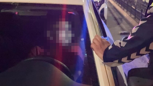 Kayseri'de yol ortasında uyuyakalan alkollü sürücüye 25 bin TL ceza kesildi
