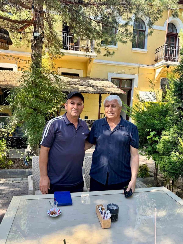 Kayseri Demirspor teknik direktörü Nihat Demir ile yeni sezonda da yola devam edecek