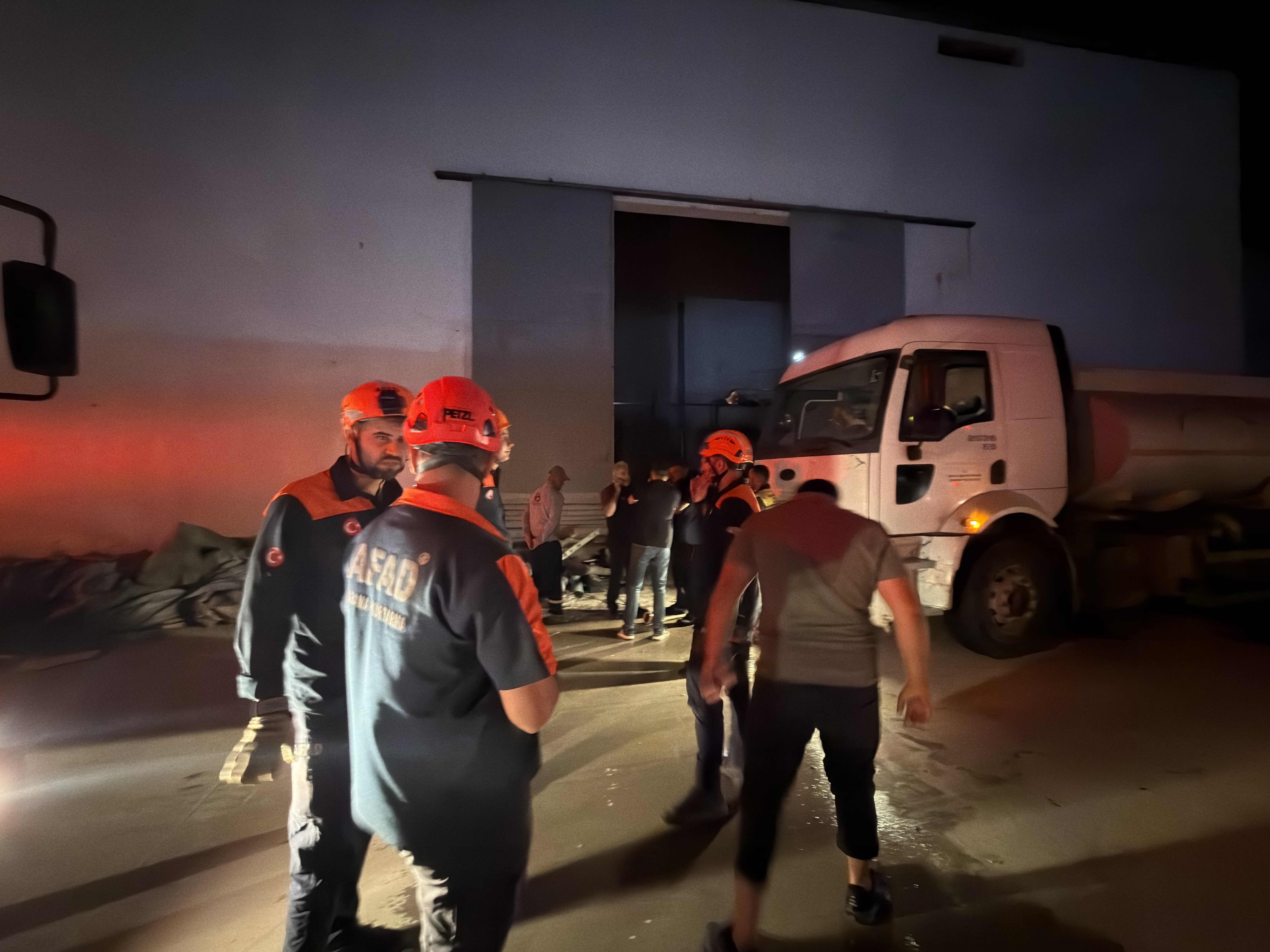 Kilis <a class='keyword-sd' href='/osb/' title='OSB'>OSB</a>'de aynı gece ikinci fabrika yangını makinedeki elektrik kaçağından çıktı, söndürüldü