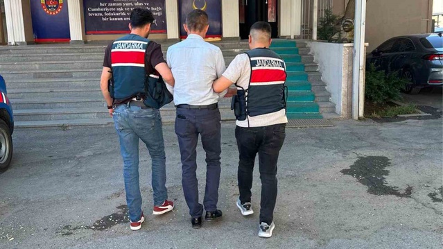 Kırıkkale'de dolandırıcılık hükümlüsü Ç.S., jandarma operasyonuyla yakalanıp tutuklandı