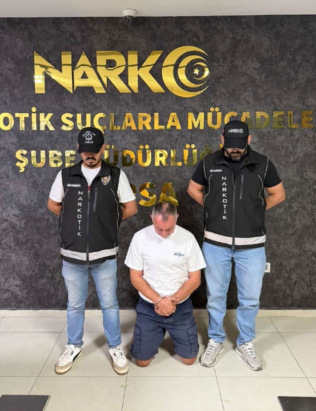 Kırmızı bültenle aranan 15 yıl hapis cezalı uyuşturucu kaçakçısı Bursa'da yakalandı