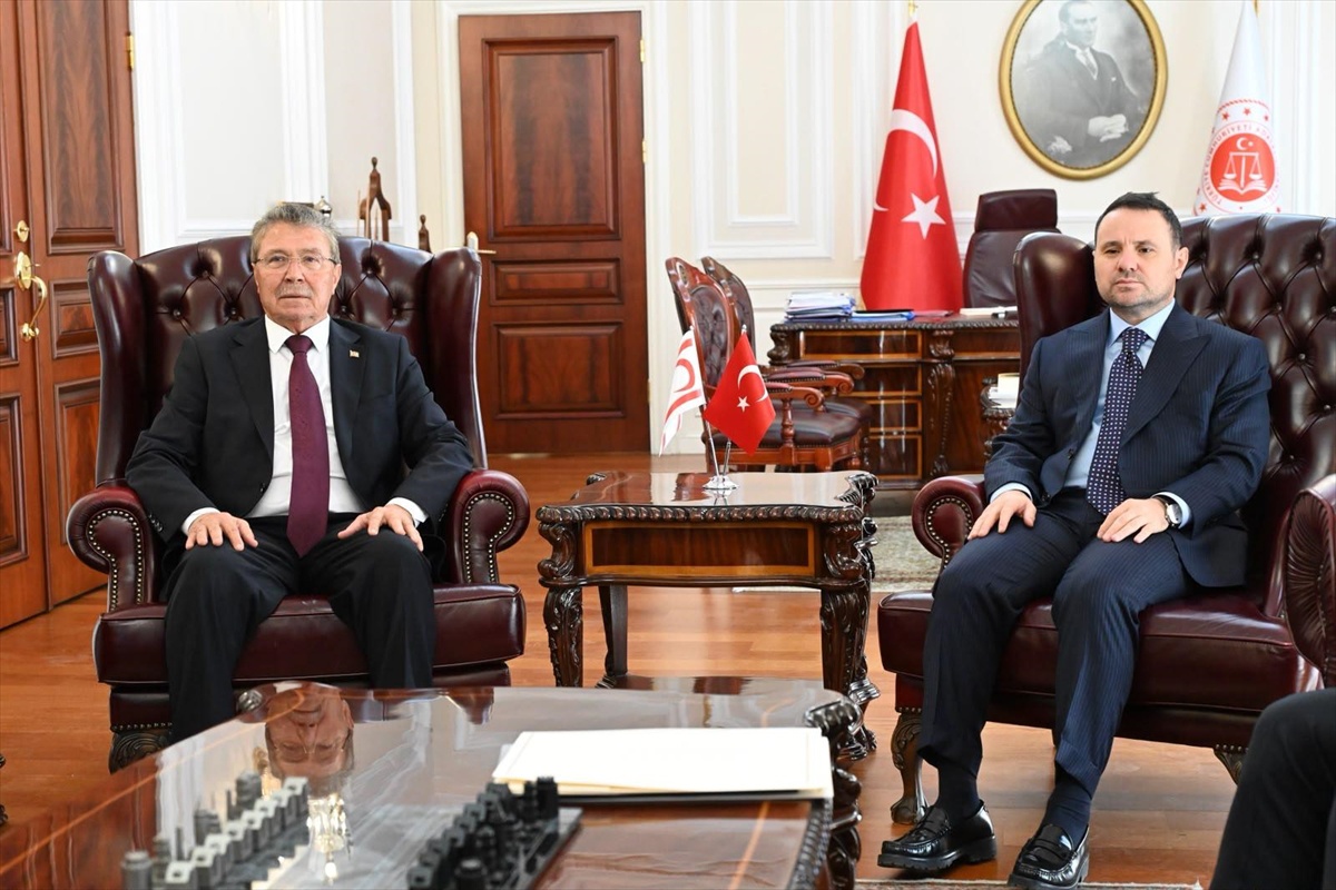 KKTC Başbakanı Üstel, batan gemideki kayıplar için Türkiye\'de temaslarda bulundu