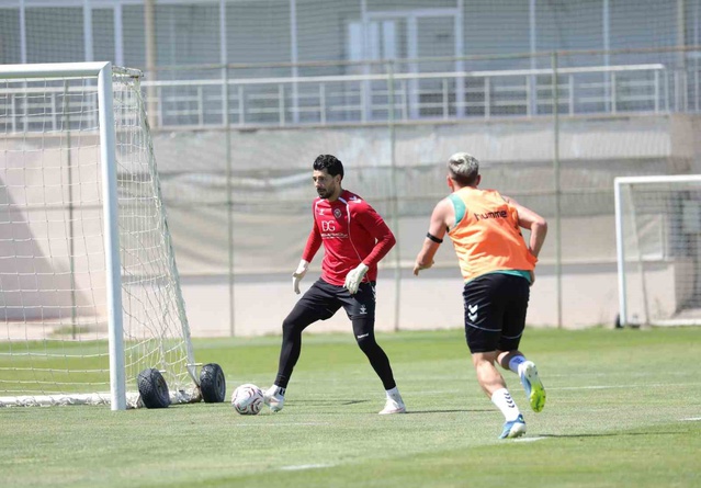 Konyaspor, Trabzonspor maçının hazırlıklarını İlhan Palut yönetiminde sürdürdü