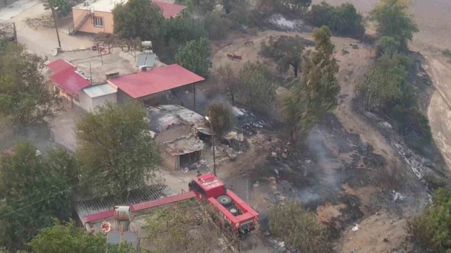 Kozan'daki orman yangını İmamoğlu'na sıçradı, Üçtepe Mahallesi'nde evler yandı