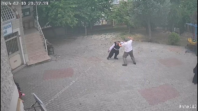 Küçükçekmece'de imam İsmail A., müezzin Ferdi Bıyıkoğlu'nu darp etti