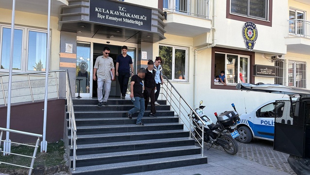 Kula'da polis 65 bin içimlik A4 ele geçirdi; iki kadından biri tutuklandı