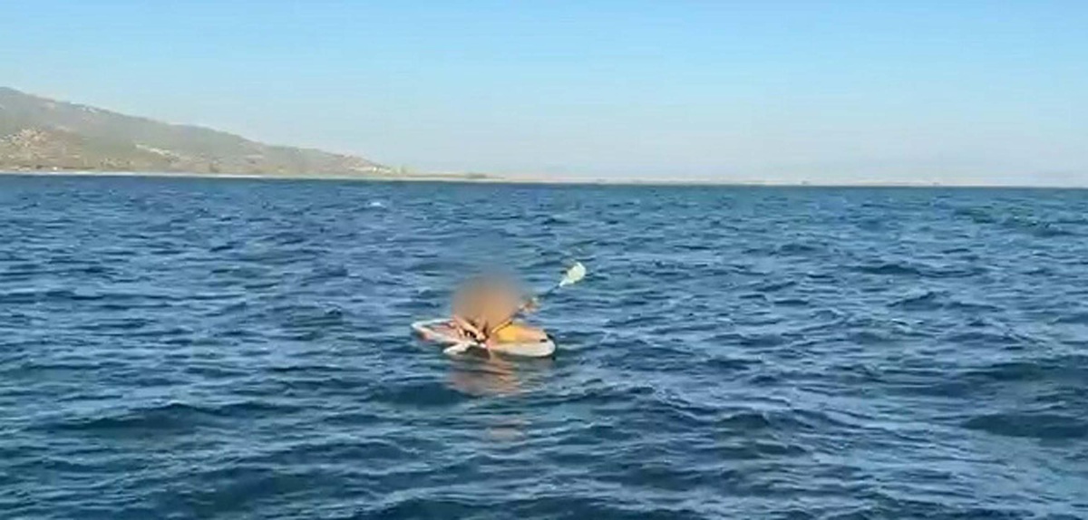 Aydın\'ın Söke açıklarında kürek sörfü yapan 2 kişi akıntıda sürüklendi, Sahil Güvenlik kurtardı