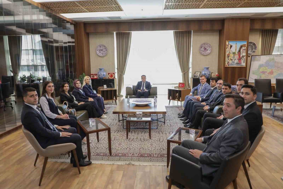 Kütahya\'da Vali Işın, kaymakamlarla bir araya gelerek ilçelerin durumunu değerlendirdi