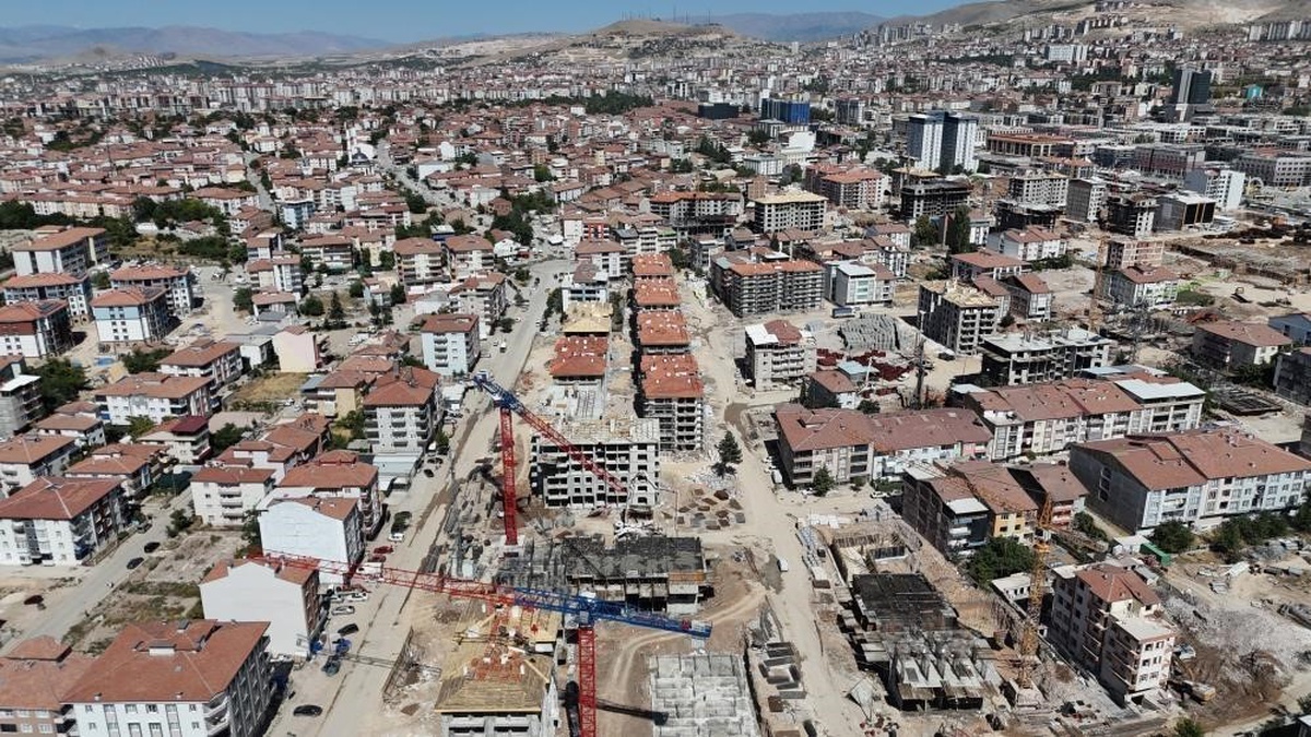 Malatya\'da Koçlar Apartmanı davasında mimar, Sağlam raporu verilen blok yıkıldı