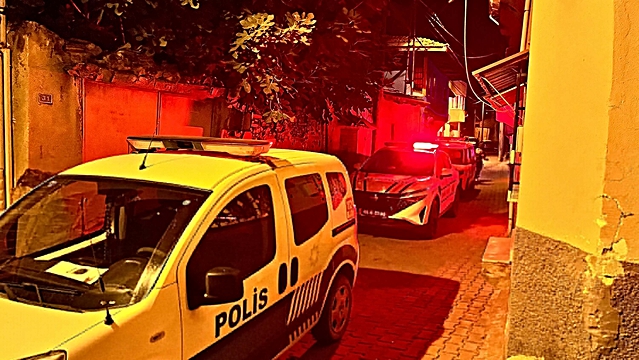 Manisa Kula'da polisin durdurduğu araçta 65 bin içimlik bonzai bulundu, 1 kişi tutuklandı