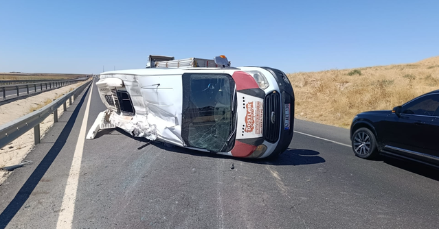 Mardin Nusaybin'de servis devrildi, 13 öğrenci yaralandı ve hastaneye kaldırıldı