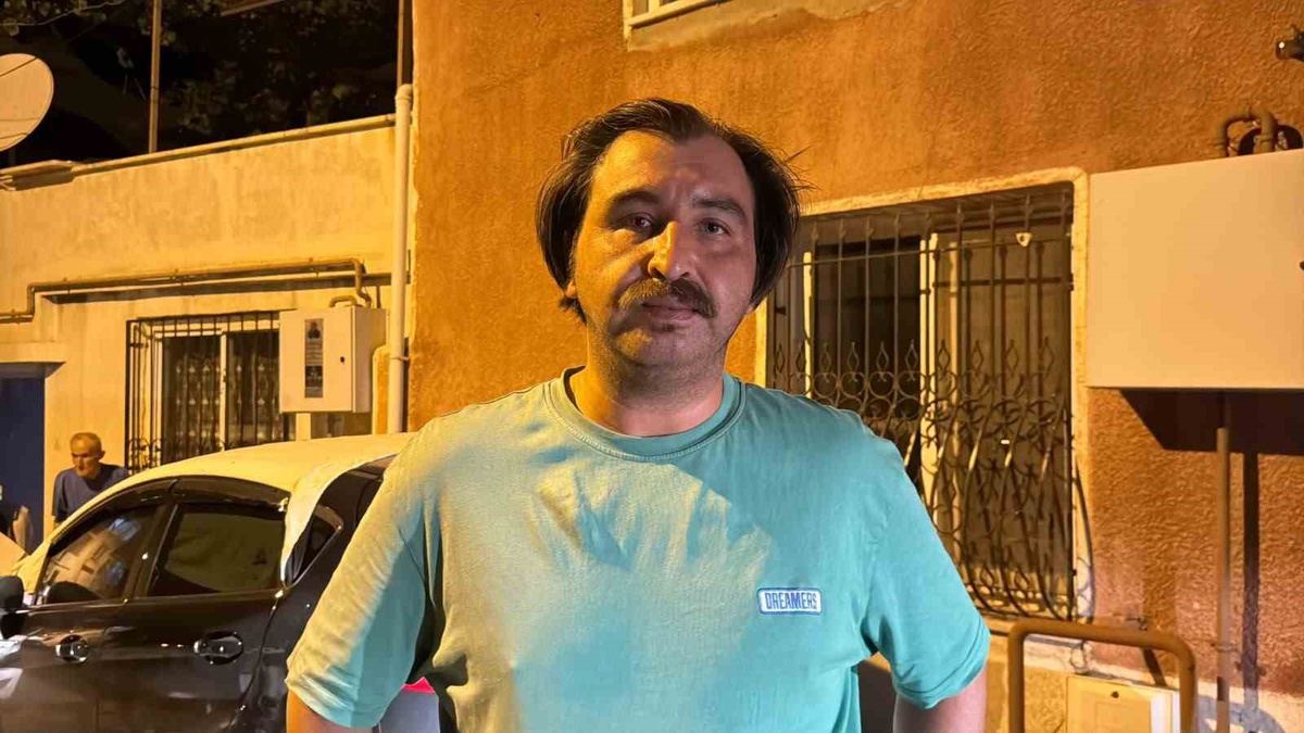 Menteşe\'de metruk evde yangın, mahalleli itfaiyeyle çevredeki evleri korudu