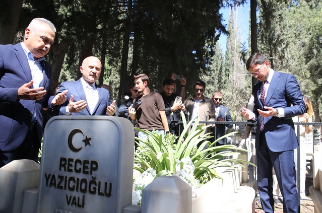 Süper Vali Recep Yazıcıoğlu, Aydın Söke'de kabri başında dualarla anıldı
