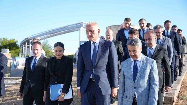 Adıyaman'da restorasyonu biten 3 vakıf eseri ibadete açıldı; Ulu Camii inşası sürüyor