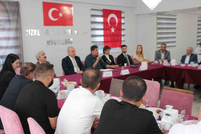 AK Partili vekiller Cizre'de STK ve muhtarlarla bir araya gelip talepleri dinledi