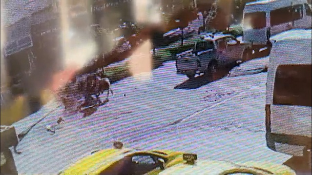 Rize Pazar'da iki motosiklet kafa kafaya çarpıştı; sürücüler yaralandı, kaza kamerada