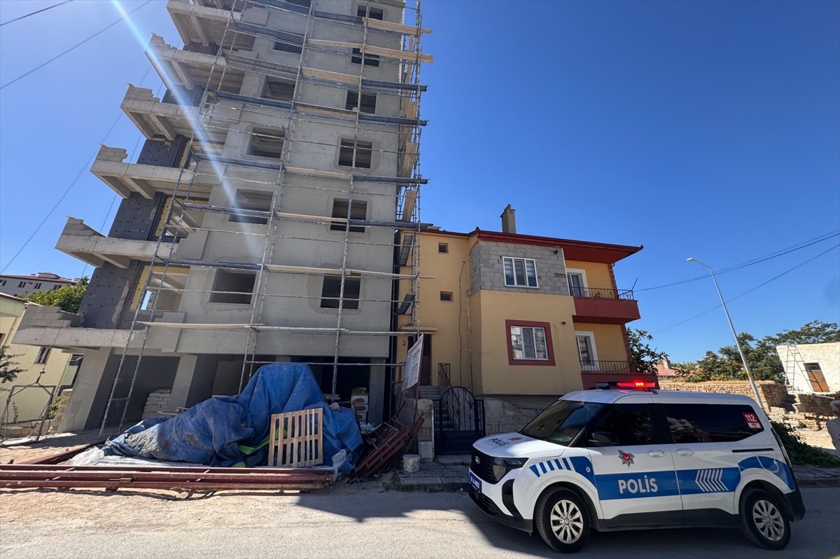 Niğde\'de inşaatın 3. katından düşen işçi hastaneye kaldırıldı
