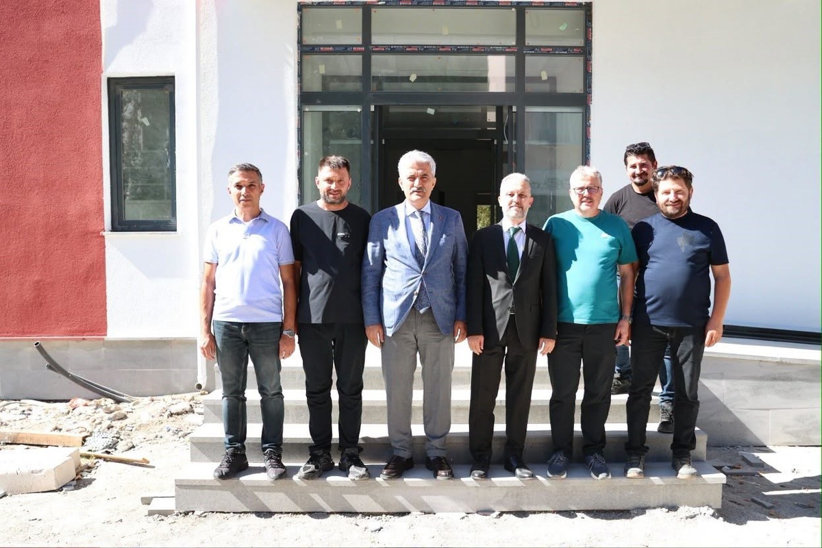 Düzce Nusrettin Mahallesi\'nde yükselen sağlık merkezi inşaatında Vali Makas inceleme yaptı