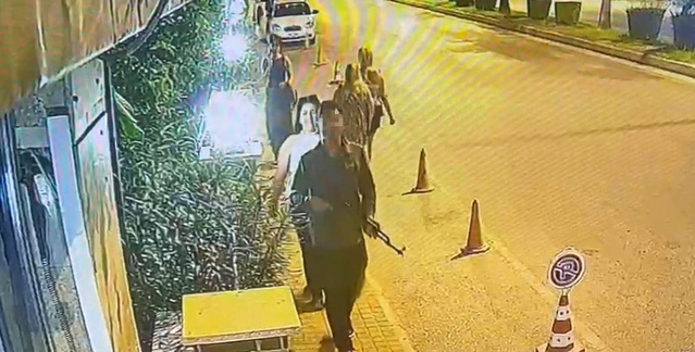 Antalya Manavgat'ta oyuncak tüfekle sokakta dolaşan kişi jandarmayı alarma geçirdi
