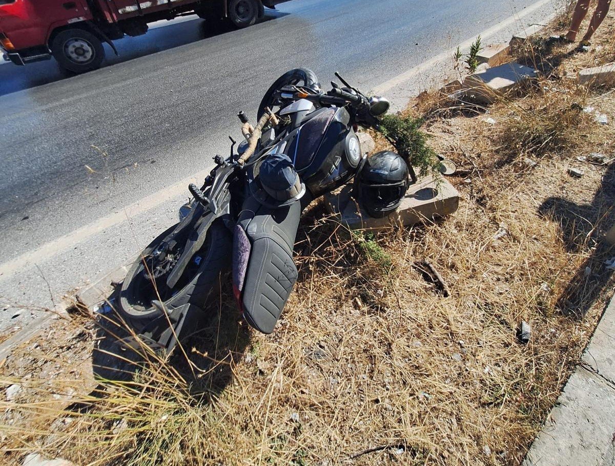 Bodrum-Milas\'ta motosiklet refüje çarptı; 26 yaşındaki sürücü hayatını kaybetti