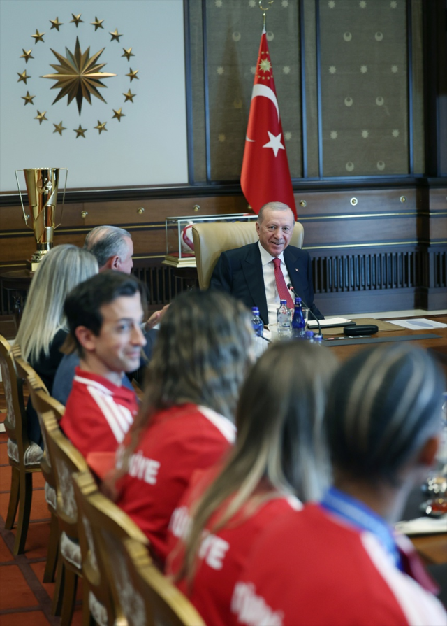 Şampiyonlar Külliye'de! Cumhurbaşkanı Erdoğan, Filenin Sultanları'nı kabul etti