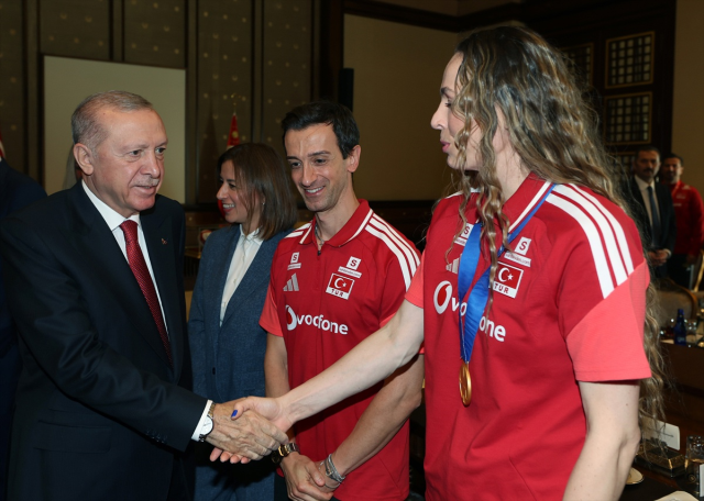 Şampiyonlar Külliye'de! Cumhurbaşkanı Erdoğan, Filenin Sultanları'nı kabul etti