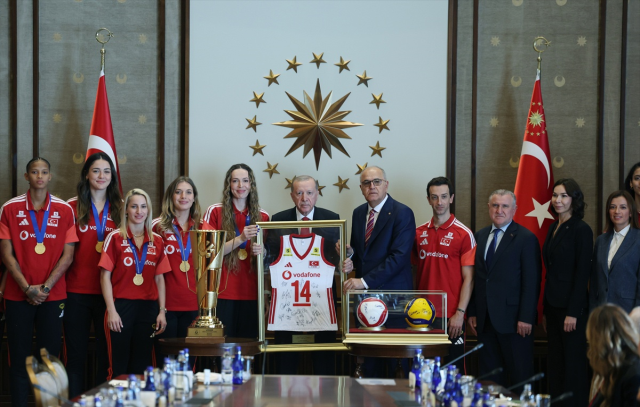 Şampiyonlar Külliye'de! Cumhurbaşkanı Erdoğan, Filenin Sultanları'nı kabul etti
