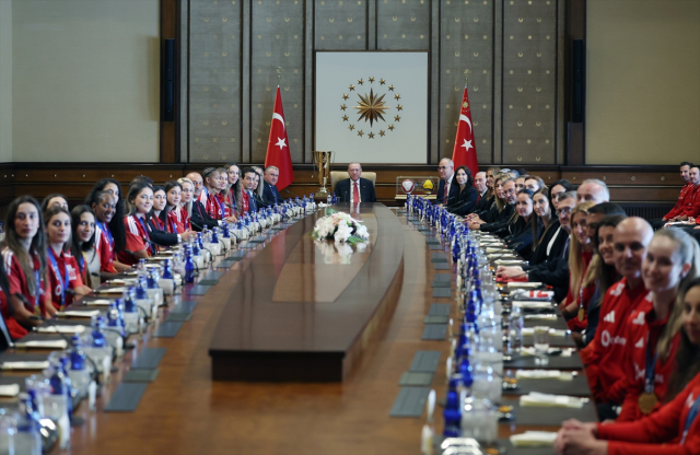 Şampiyonlar Külliye'de! Cumhurbaşkanı Erdoğan, Filenin Sultanları'nı kabul etti