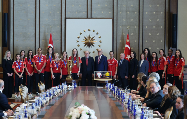 Şampiyonlar Külliye'de! Cumhurbaşkanı Erdoğan, Filenin Sultanları'nı kabul etti