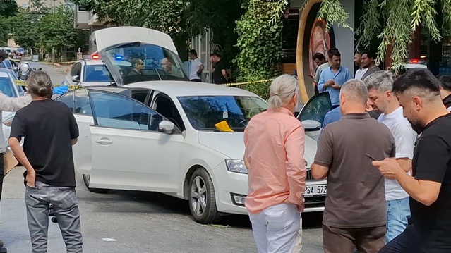 Sancaktepe'de silahlı saldırıda otomobil sürücüsü hayatını kaybetti, 18 kovan bulundu