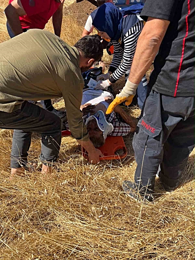 Şanlıurfa Birecik'te devrilen traktörün sürücüsü yaralı kurtarıldı, hastaneye kaldırıldı