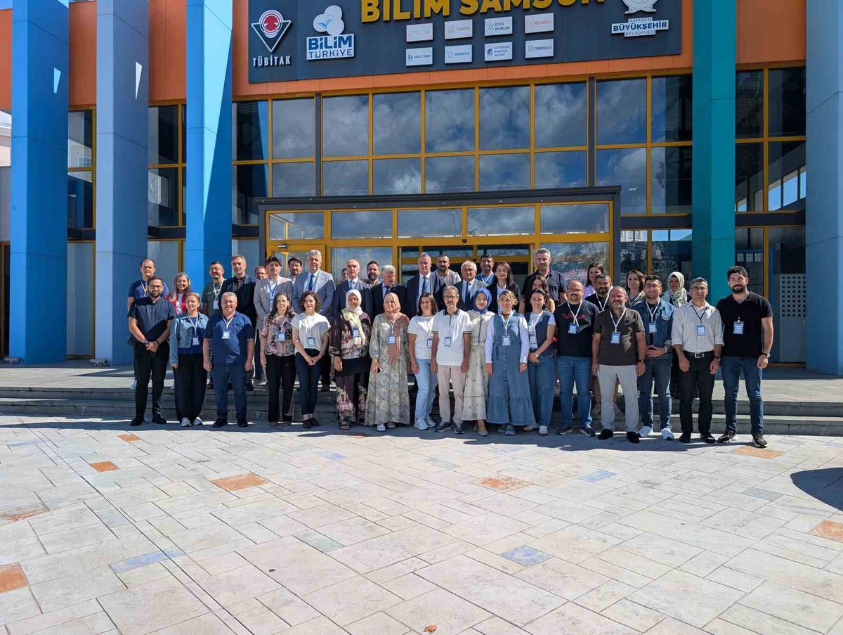 Samsun\'da 30 sosyal bilgiler öğretmeni metaverse ile dijital içerik üretmeyi öğrenecek