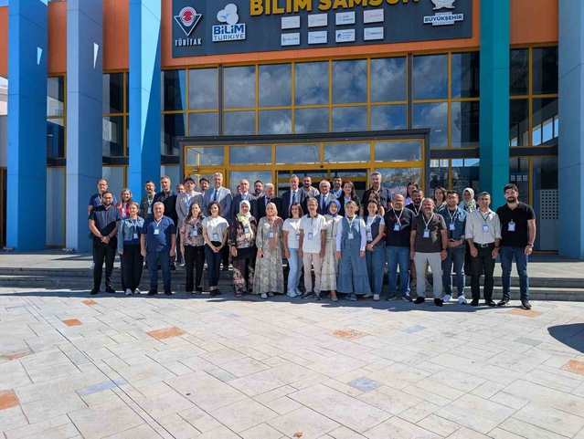 Samsun'da 30 sosyal bilgiler öğretmeni metaverse ile dijital içerik üretmeyi öğrenecek